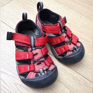 Keen Newport Kids Red Closed-Toe Outdoor Sandals size 6c toddler